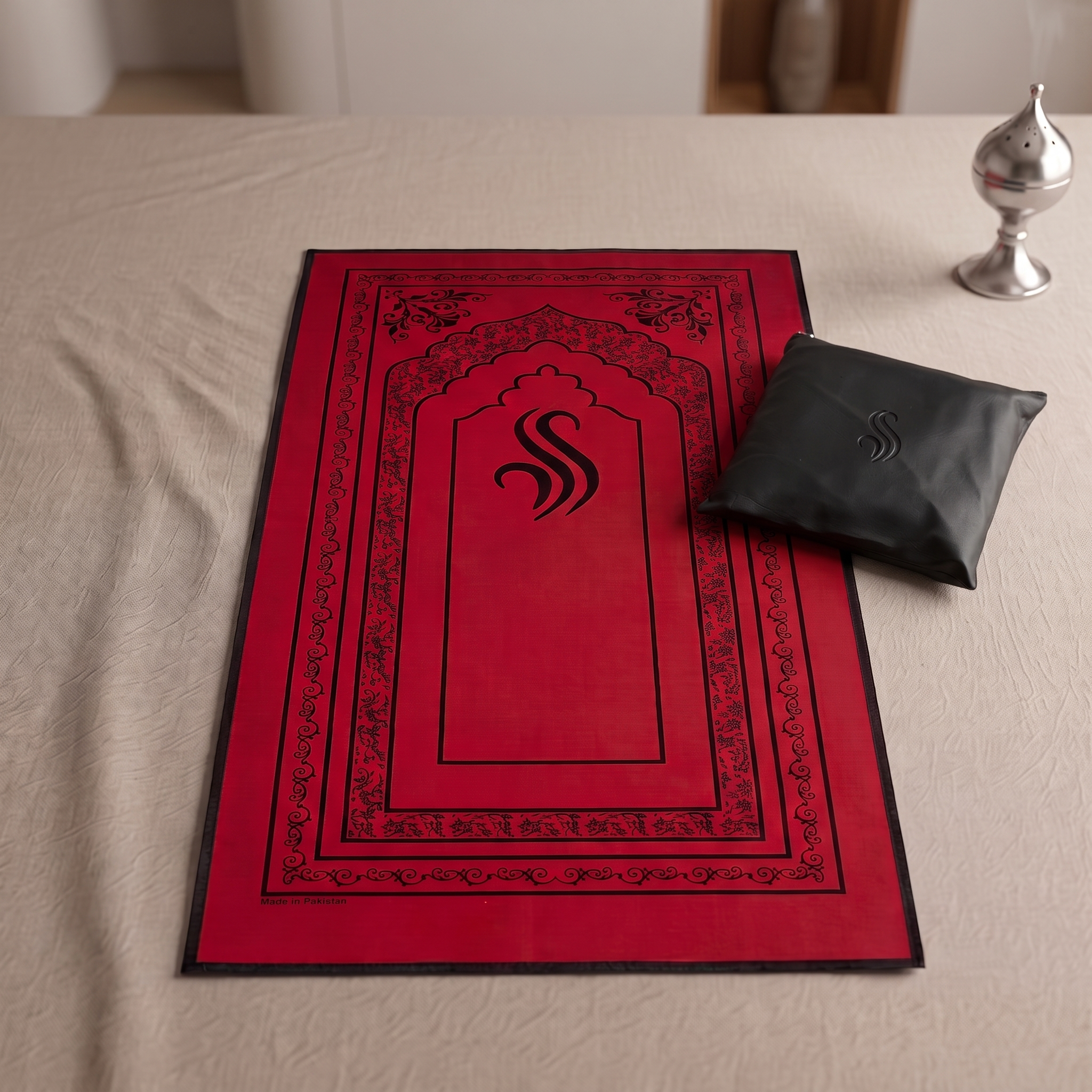 Travel Prayer Mat with Synthetic Leather Pouch | Portable Muslim Prayer Rug